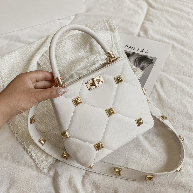 Sac Seau Femme – Rivets, Grande Capacité & Porté Croisé