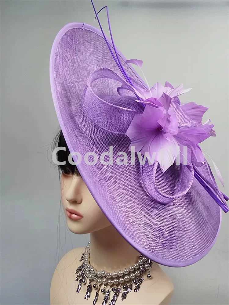 Grand Chapeau Fascinator avec Plumes – Élégance Derby, Mariage & Cérémonie