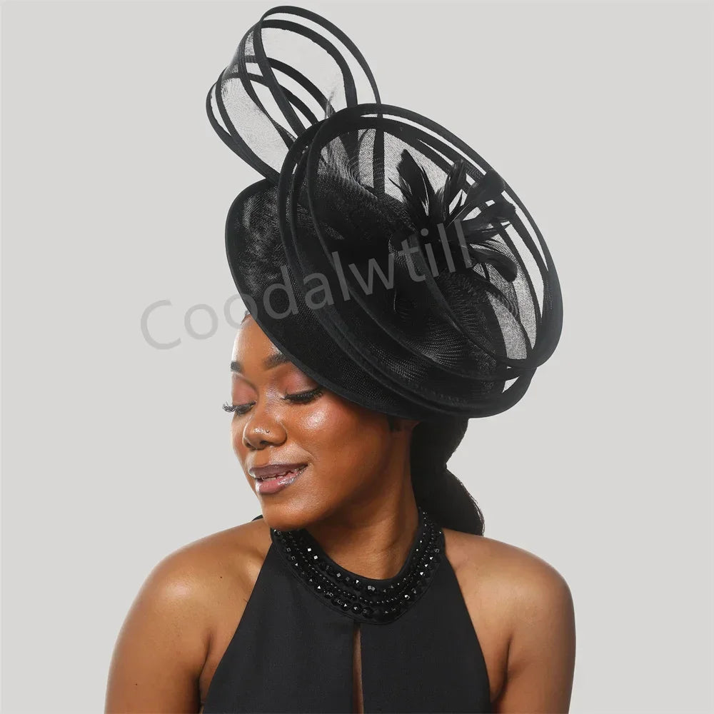 Fascinator Derby Élégant – Plumes & Raffinement