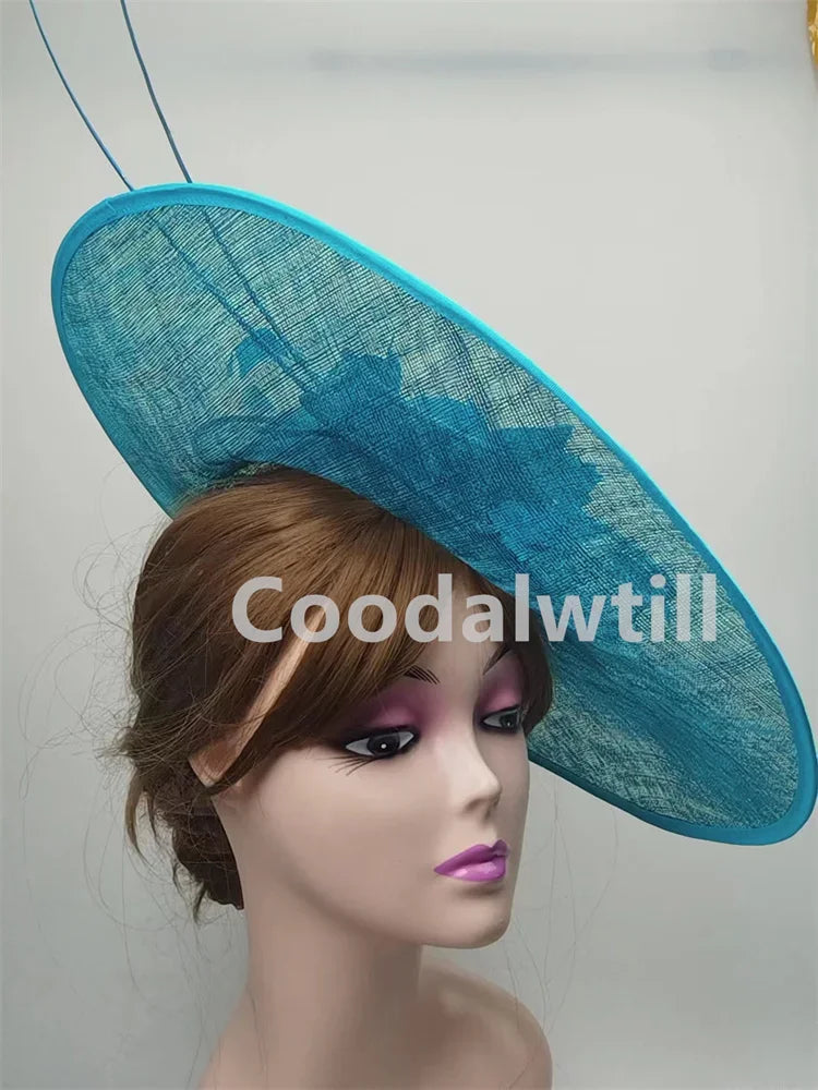 Grand Chapeau Fascinator avec Plumes – Élégance Derby, Mariage & Cérémonie