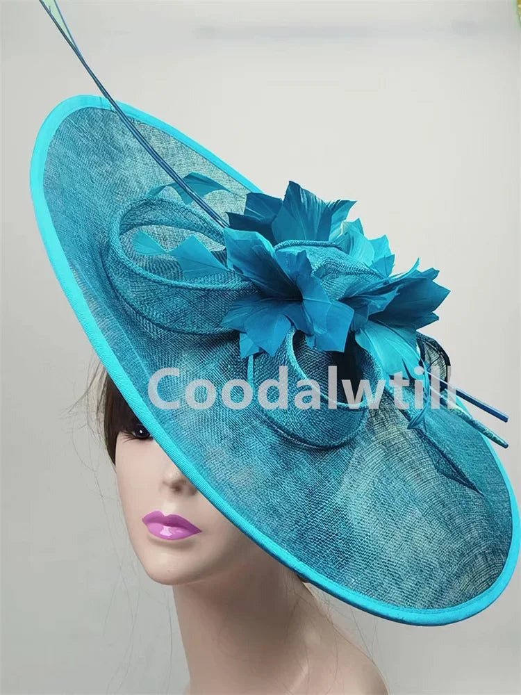 Grand Chapeau Fascinator avec Plumes – Élégance Derby, Mariage & Cérémonie