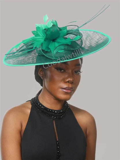 Grand Chapeau Fascinator avec Plumes – Élégance Derby, Mariage & Cérémonie