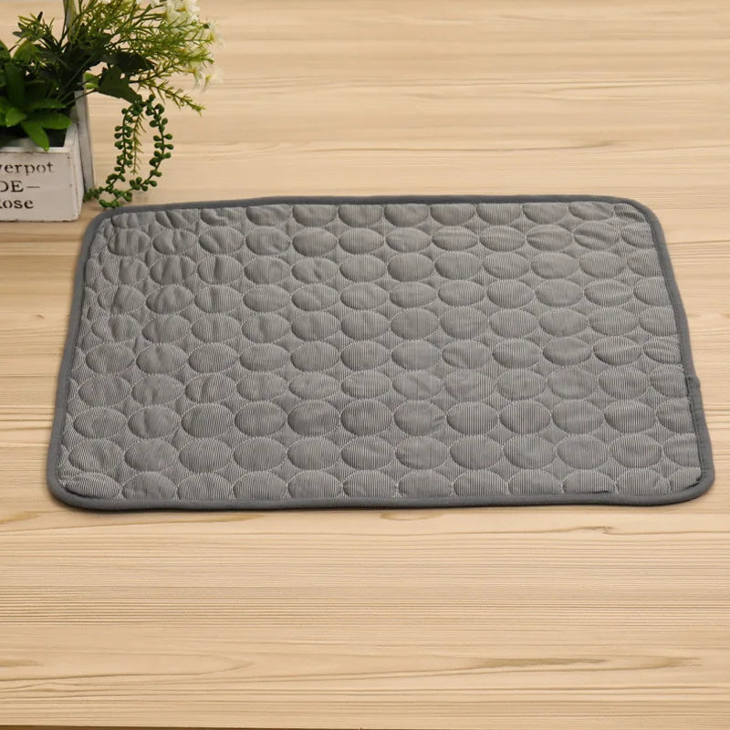 Tapis Rafraîchissant Été – Ice Silk pour Chien & Chat