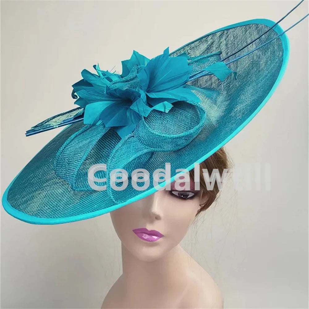 Grand Chapeau Fascinator avec Plumes – Élégance Derby, Mariage & Cérémonie