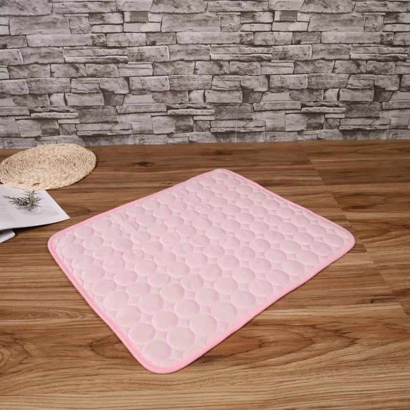 Tapis Rafraîchissant Été – Ice Silk pour Chien & Chat