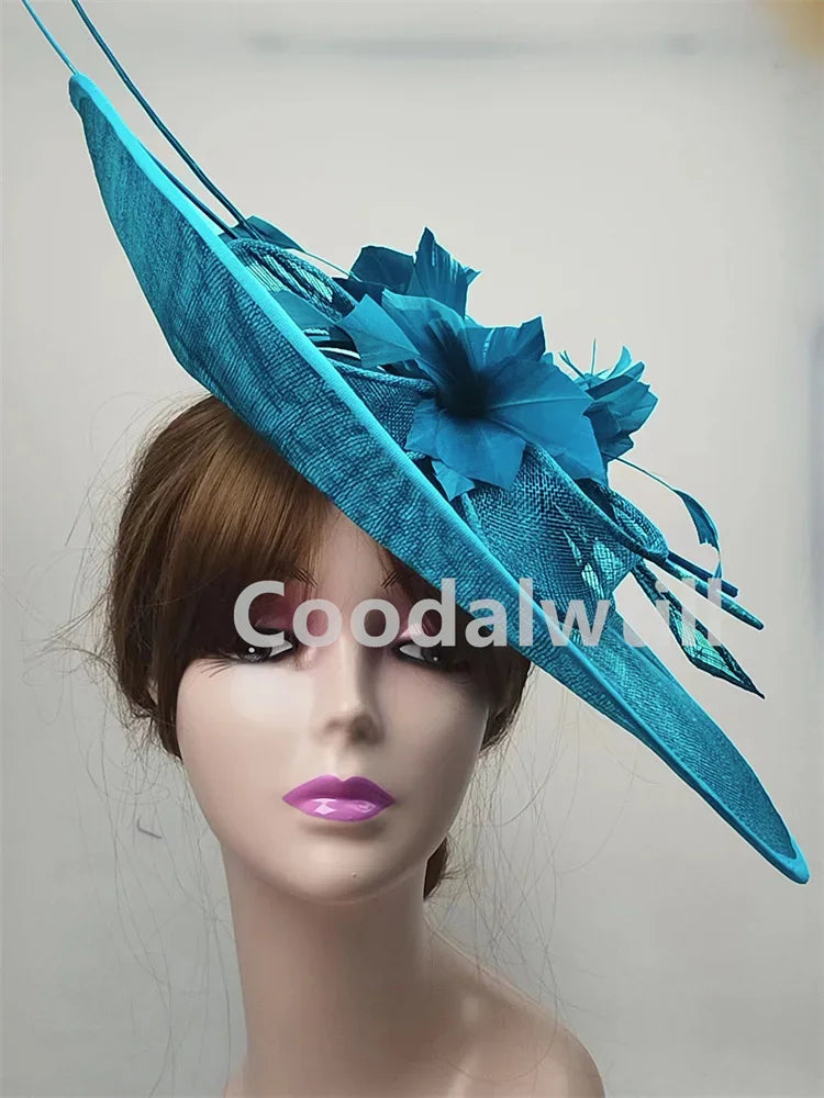 Grand Chapeau Fascinator avec Plumes – Élégance Derby, Mariage & Cérémonie