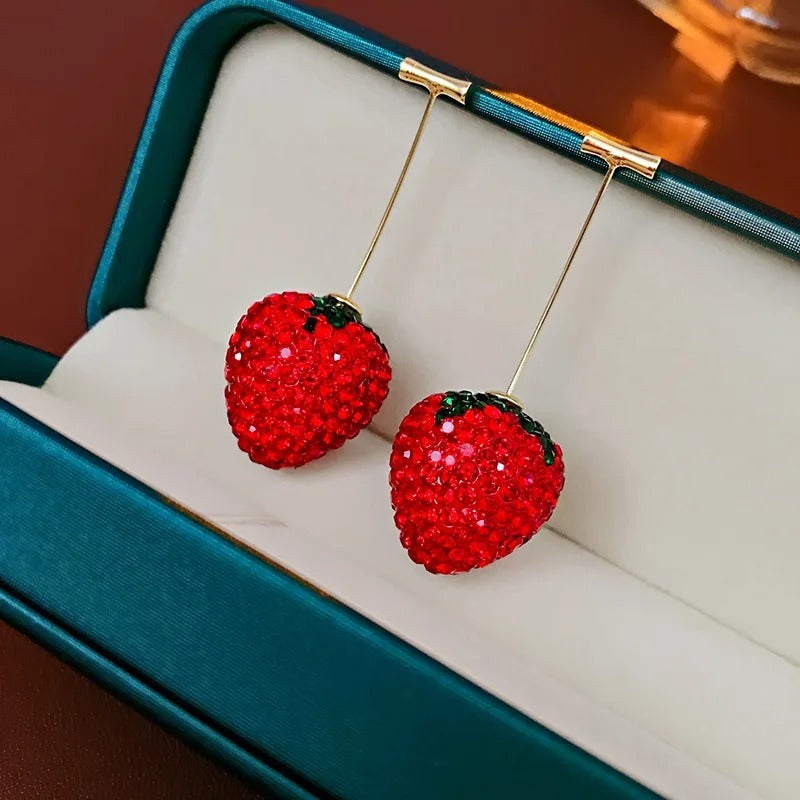 Boucles d'oreilles design à la mode avec fraises rouges