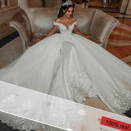 Robe de mariée amovible en dentelle