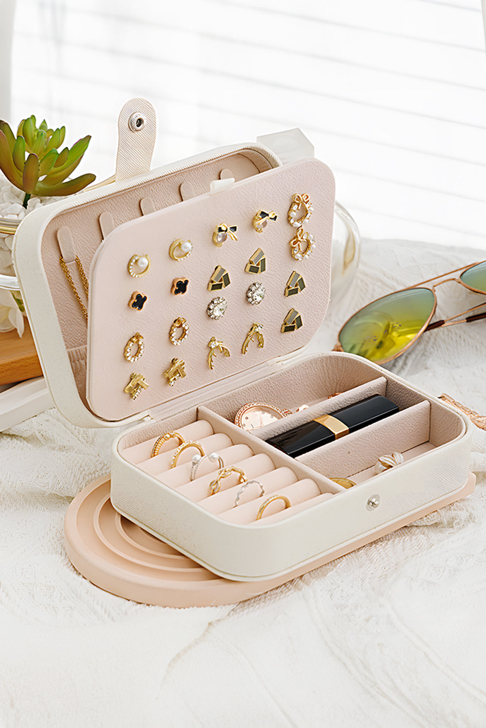 Organisateur de bijoux portable à fermeture boutonnée et doublure pelucheuse multicouches blanc