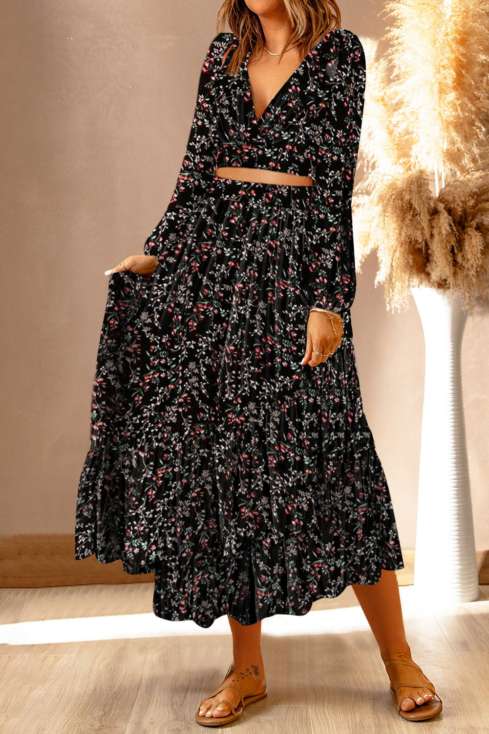 Ensemble floral noir jupe midi en V