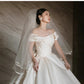 Robe de mariée en satin à épaules dénudées