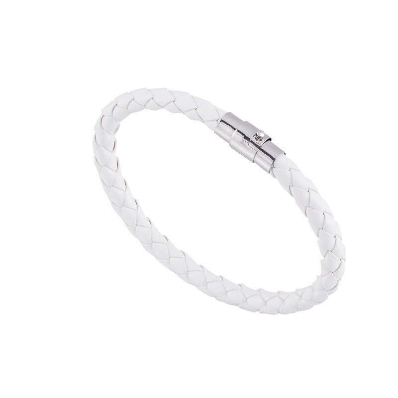 Bracelet tissé en cuir clouté