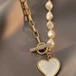 Collier en or avec pendentif en forme de coeur et perles en strass