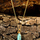 Collier à pendentifs en turquoise enroulée sur fil bleu d'Islande