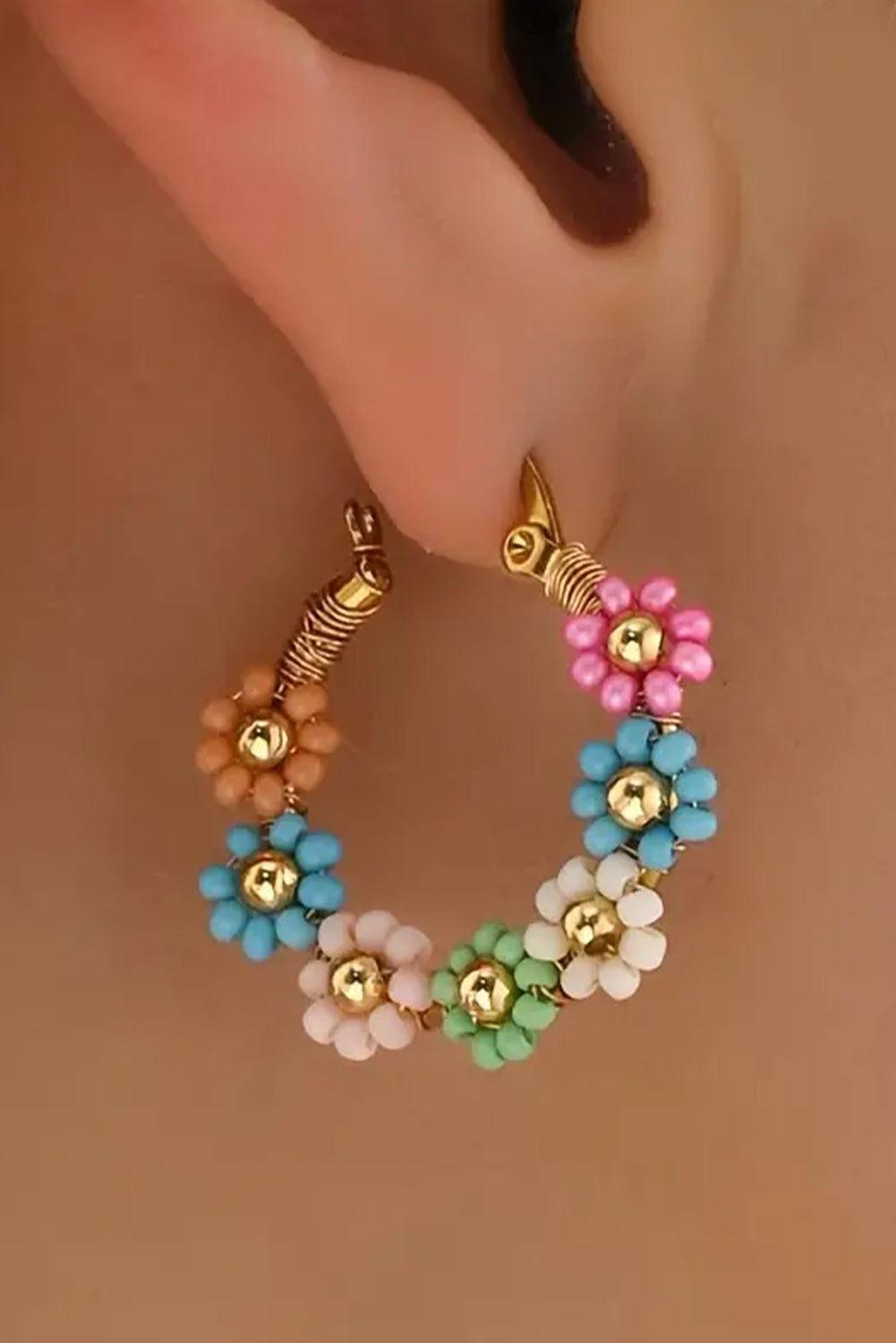 Boucles d'oreilles goutte d'eau en perles de fleurs roses contrastées de forme ronde