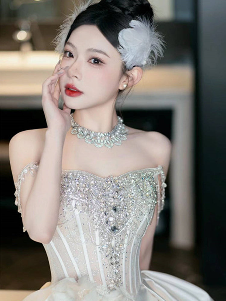 Robe de mariée légère en satin à épaules dénudées