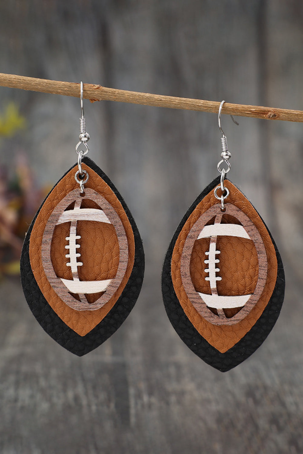 Pendants d'oreilles en cuir PU en forme de rugby marron