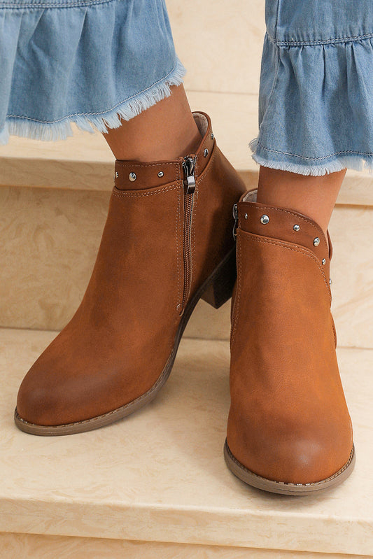 Bottines en simili-cuir cloutées à talons hauts