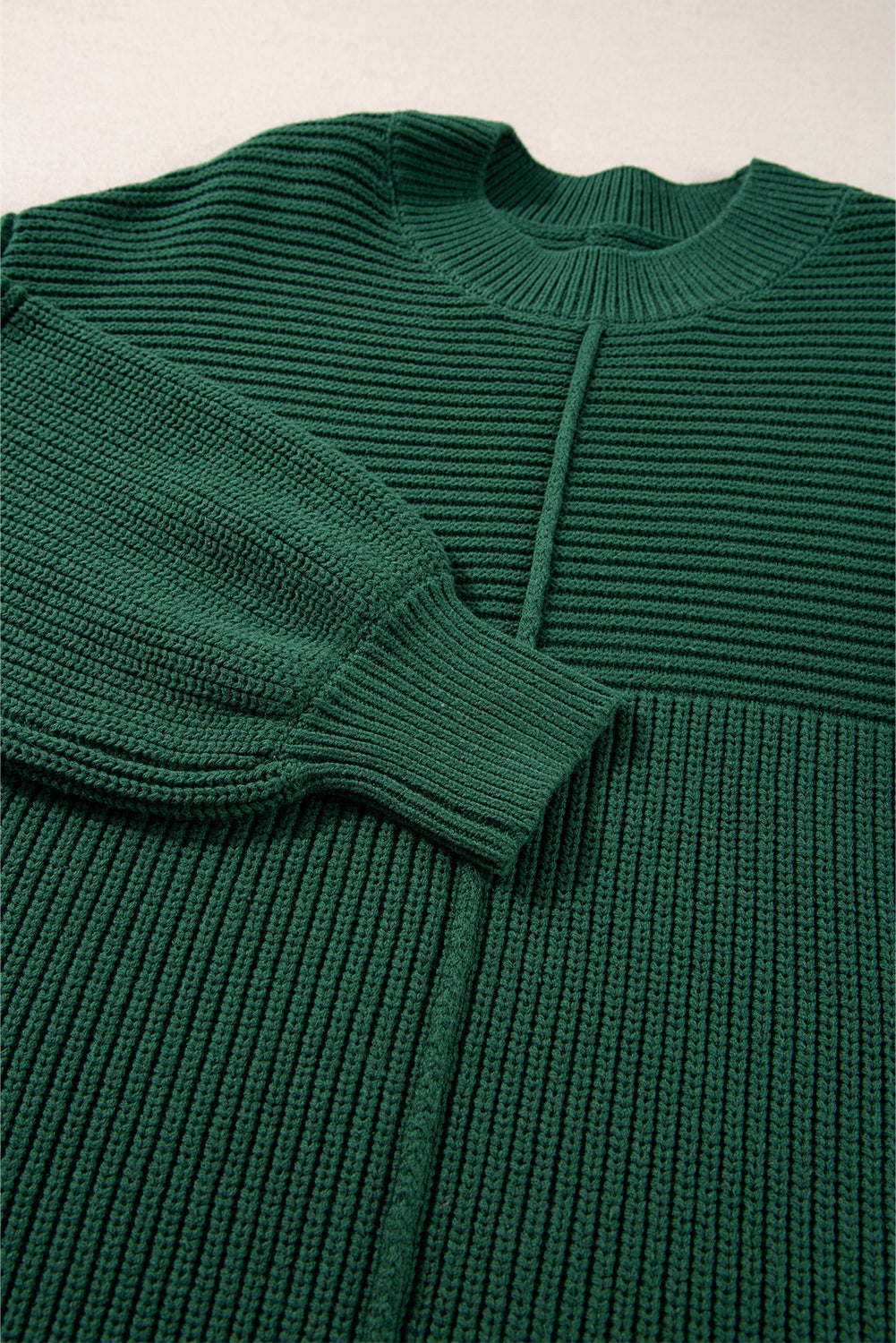 Pull à col ras du cou en tricot texturé vert noir avec manches lanternes