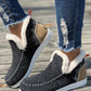 Bottines en daim avec surpiqûres, patchwork et doublure en peluche