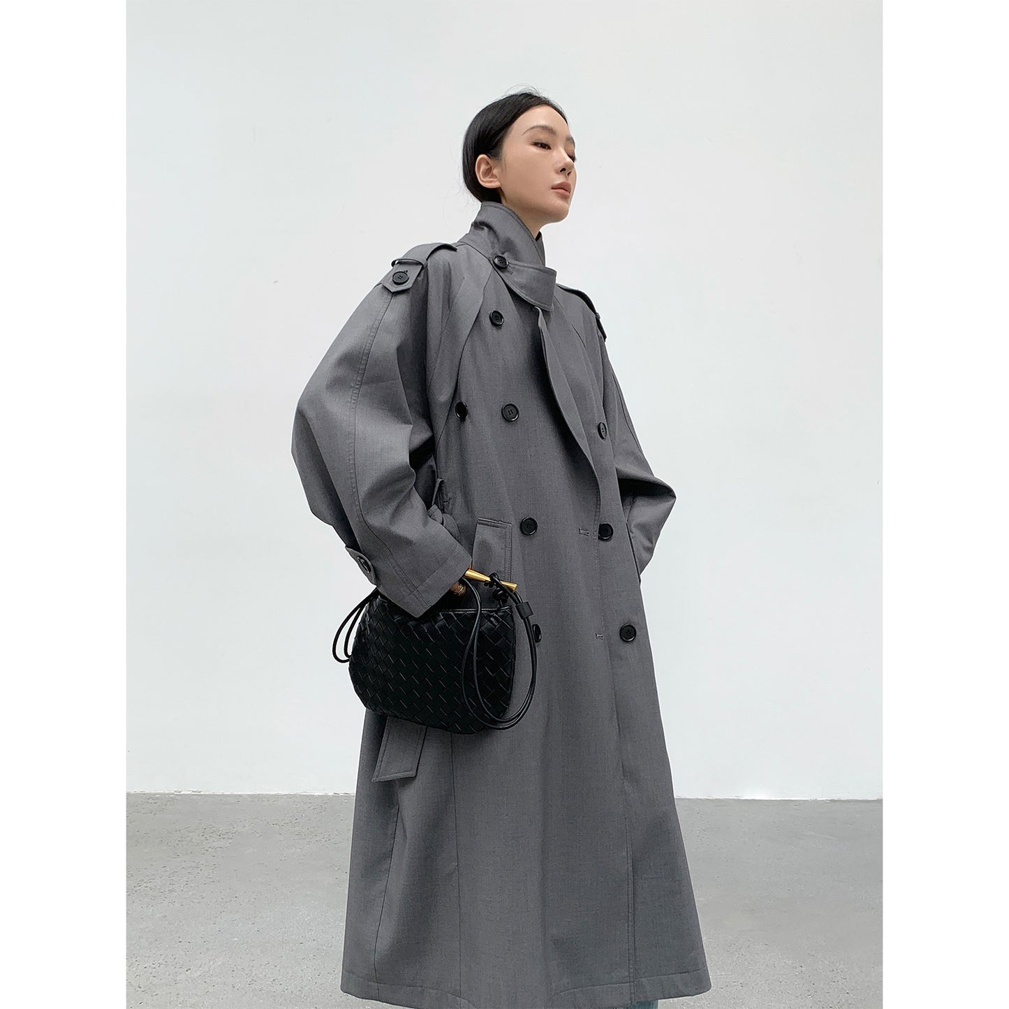 Manteau mi-long à double boutonnage à grand revers