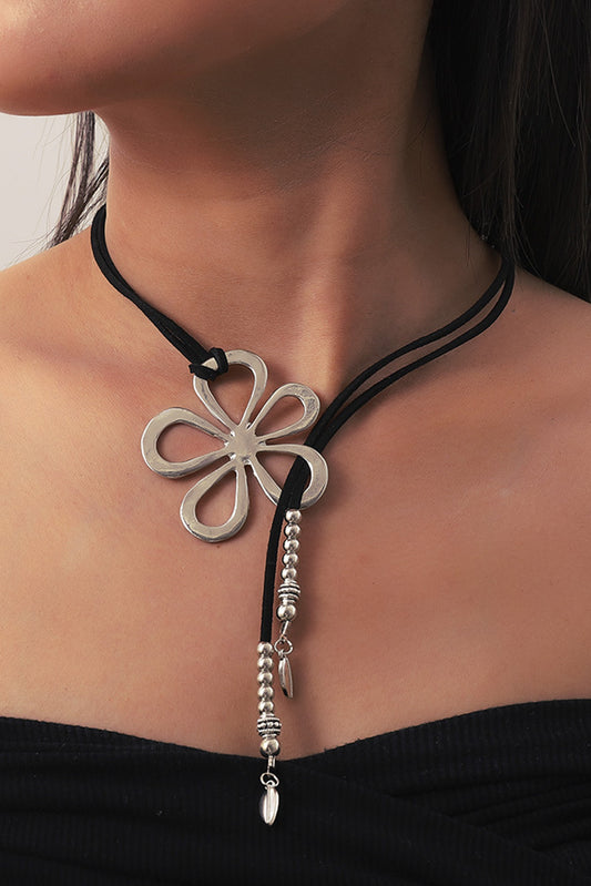 Collier argenté en forme de Y avec corde en cuir et fleurs creuses